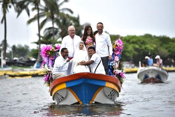Boca del Río celebra a Santa Ana con paseo por el río y ofrenda floral
