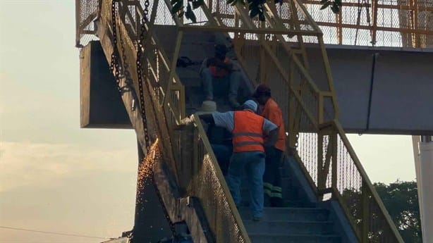 Sin fecha de rehabilitación de puente peatonal de la Veracruz-Cardel tras choque de tráiler