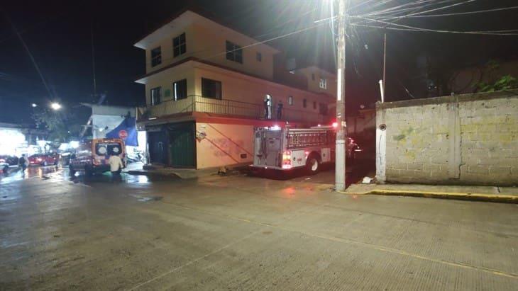 Hombre intenta lanzarse de azotea en la colonia Campo de Tiro de Xalapa