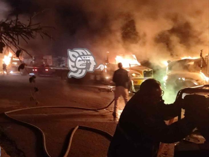 Incendio en corralón de Mendoza deja 50 vehículos calcinados (+Video)