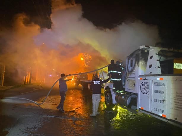 Incendio en corralón de Mendoza deja 50 vehículos calcinados (+Video)