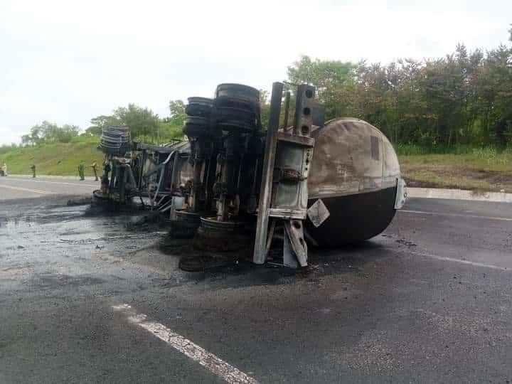 Se incendia autotanque con diésel en la autopista Tuxpan – Tampico