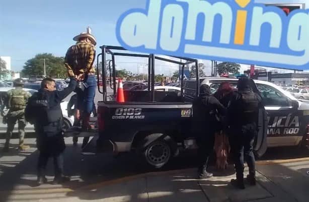 Entregan ramo buchón en Chetumal con pistola de juguete y se los lleva la policía