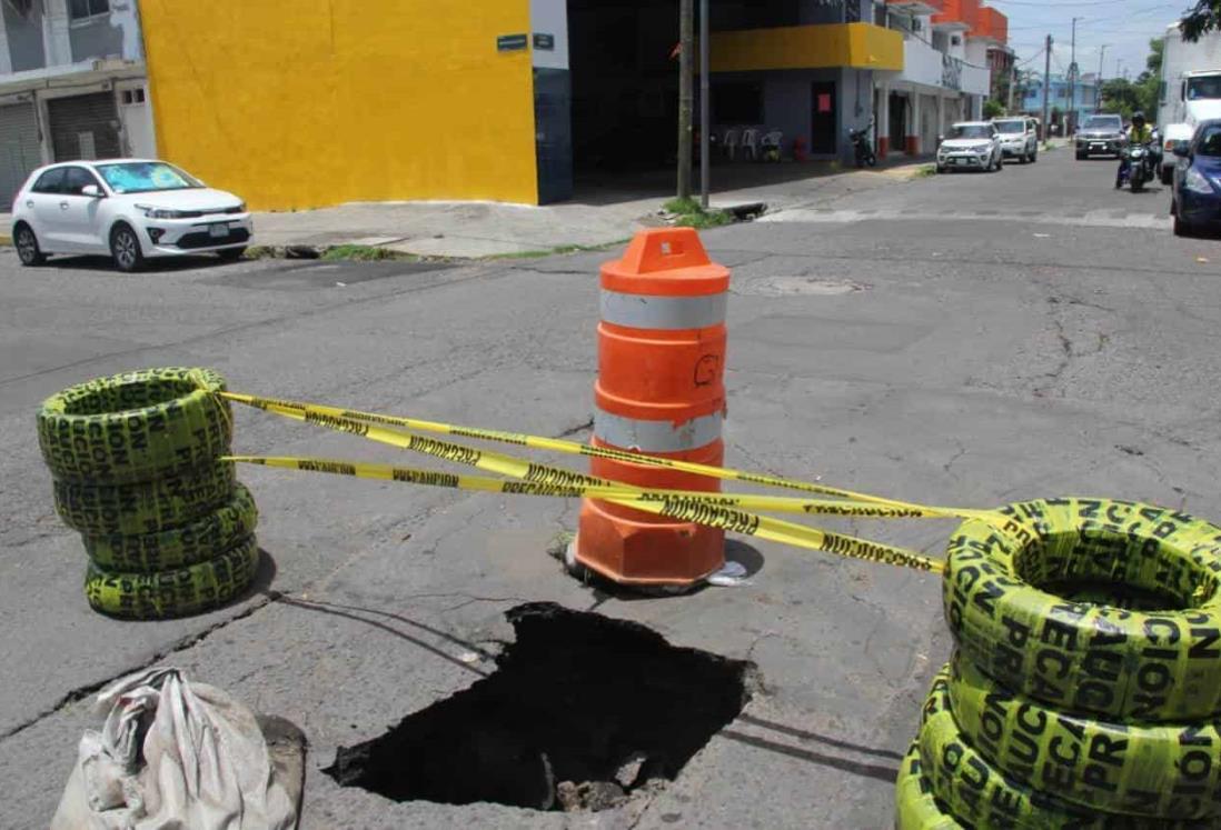 Tremendo hundimiento aparece con las recientes lluvias en calles de Veracruz