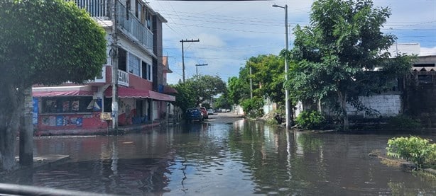 Lluvias dejan encharcamientos severos en colonias de Boca del Río