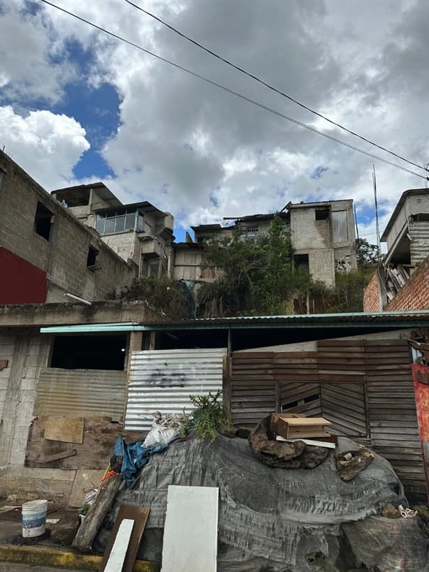 ¡Viven con miedo! Vecinos de la colonia Antorchista, en Xalapa, temen derrumbe