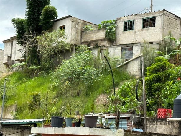 ¡Viven con miedo! Vecinos de la colonia Antorchista, en Xalapa, temen derrumbe