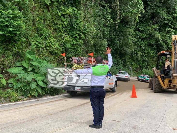 Tras derrumbes, reabren la carretera Misantla-Xalapa