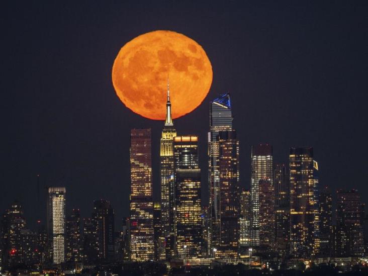 Las mejores fotos de la Luna de Esturión de anoche alrededor del mundo