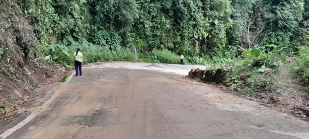 Tras derrumbes, reabren la carretera Misantla-Xalapa