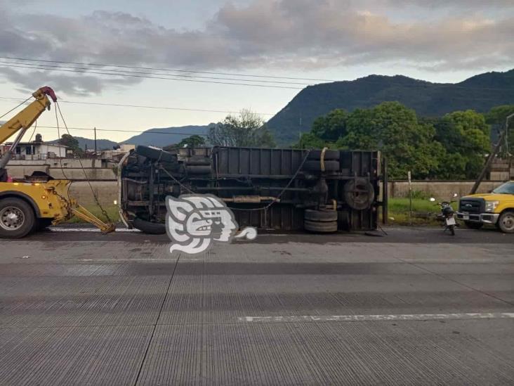 Volcaduras causan caos en la autopista Puebla-Córdoba