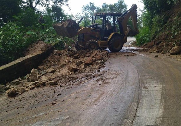 Tras derrumbes, reabren la carretera Misantla-Xalapa