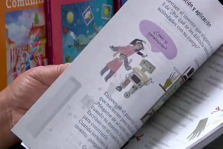 Padres de familia exigen cambiar contenido en los libros de texto: Orizaba