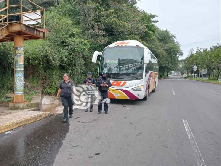 Chofer de autobús sufre preinfarto en carretera Perote-Xalapa