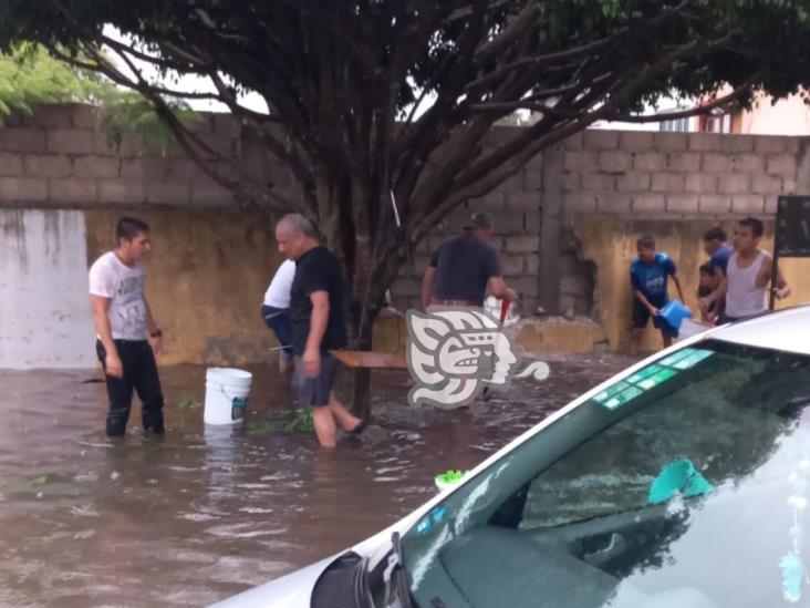 Tras inundaciones, habitantes de Orizaba exigen desazolve