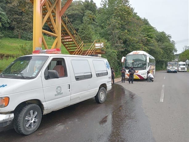 Chofer de autobús sufre preinfarto en carretera Perote-Xalapa