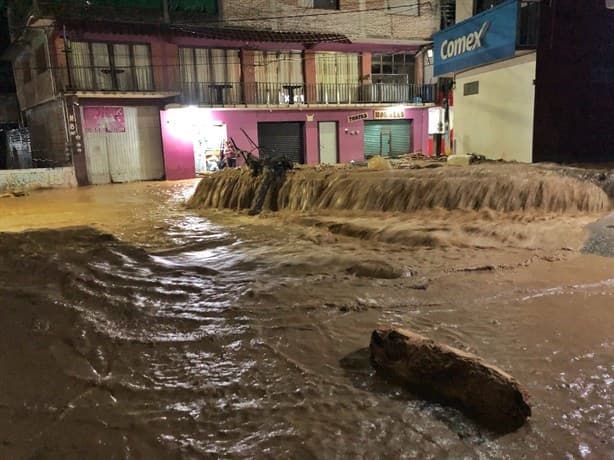 Fuertes lluvias dejan severas inundaciones en Zongolica (+Video)