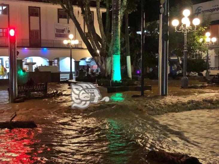 Fuertes lluvias dejan severas inundaciones en Zongolica (+Video)