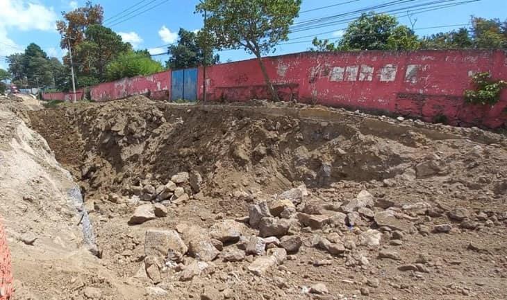 SIOP se deslinda de daños a vecinos por colector pluvial en Xalapa