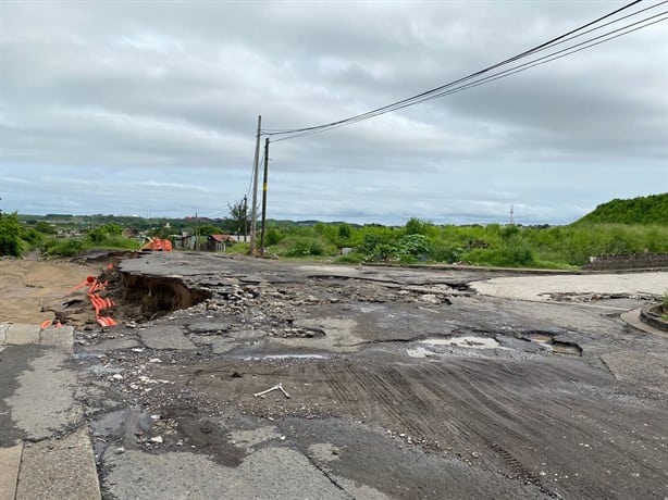Tromba agravó el tamaño del socavón en fraccionamiento Oasis, en Veracruz