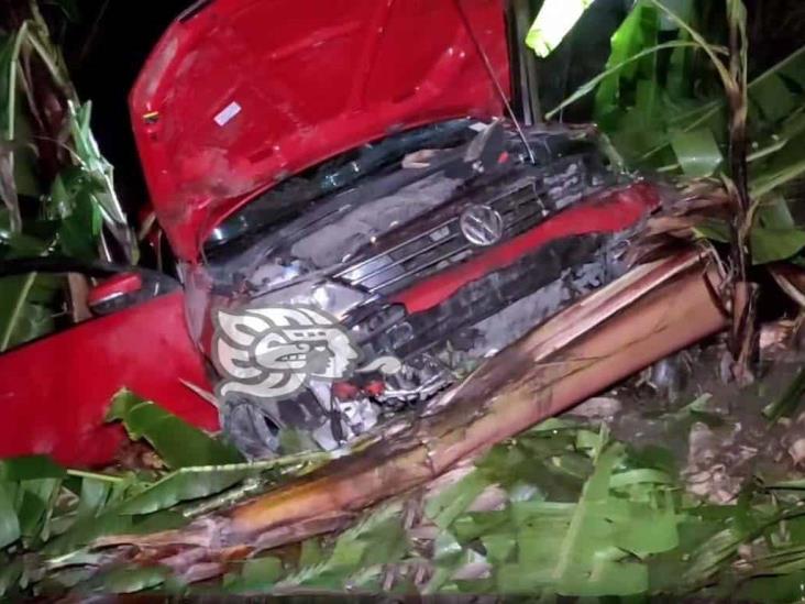 Auto cae a un barranco en carretera Tlapacoyan-Atzalan; hay un herido