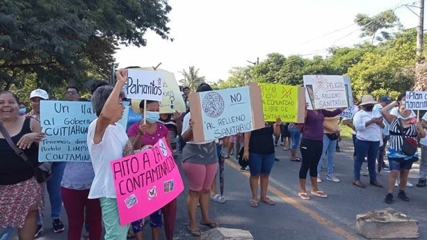 Cierran carretera Veracruz-Xalapa en repudio a relleno sanitario y granja avícola