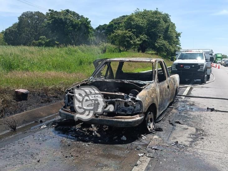 Se incendia camioneta en la autopista Veracruz-Córdoba