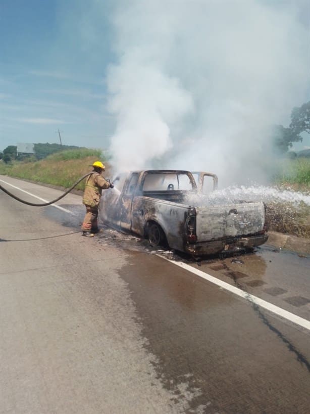 Se incendia camioneta en la autopista Veracruz-Córdoba