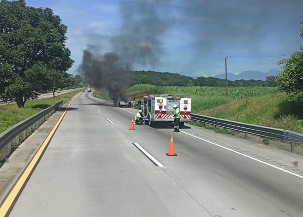 Se incendia camioneta en la autopista Veracruz-Córdoba