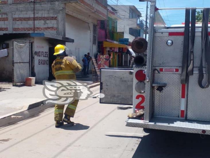 Flamazo en taller de mofles causa alarma en colonia Campo de Tiro de Xalapa