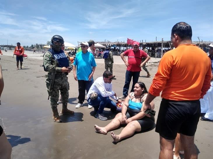 Xalapeña casi muere ahogada en Chachalacas ¡Se salva! 