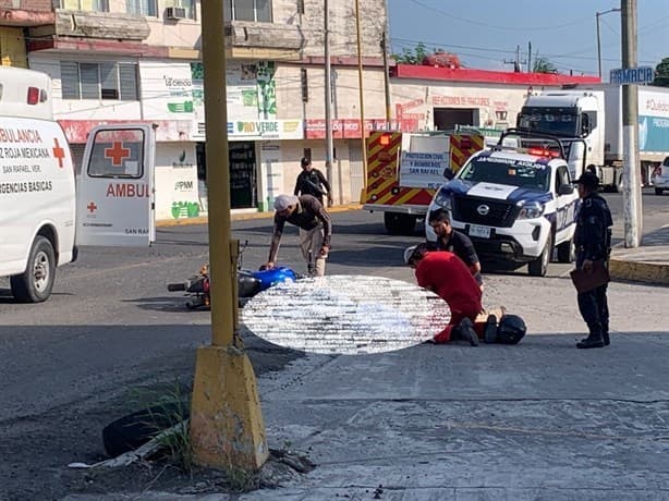 Motociclista derrapa en calles de San Rafael