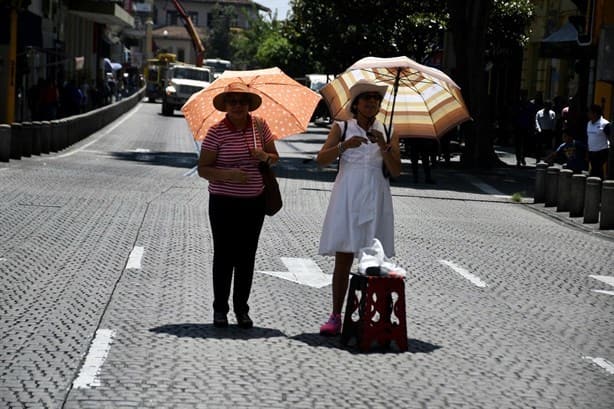 En demanda de pagos pendientes de años atrás, jubilados se manifestan en Xalapa