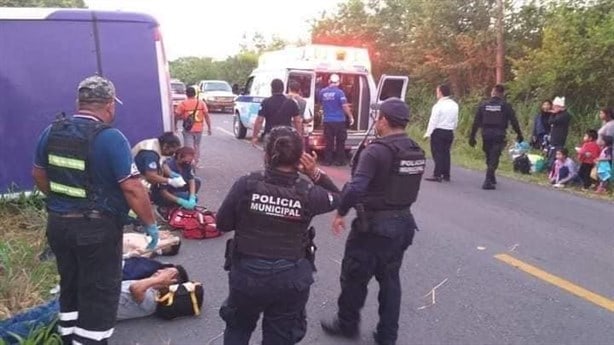 Volcadura de autobús en Tantoyuca deja 2 muertos y 24 lesionados