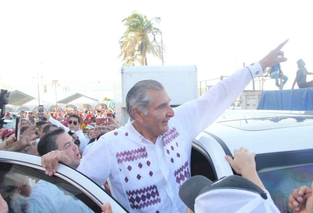 Adán Augusto López reafirmó compromisos de la 4T en el Malecón de Veracruz