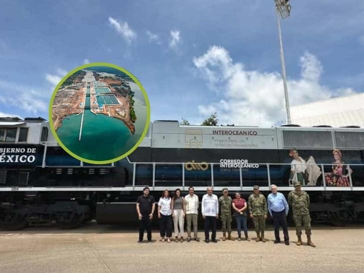 Llegó la primera locomotora del Interoceánico a Coatzacoalcos