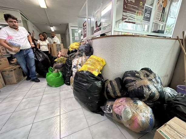Pozarricenses entregan víveres a damnificados en Zongolica