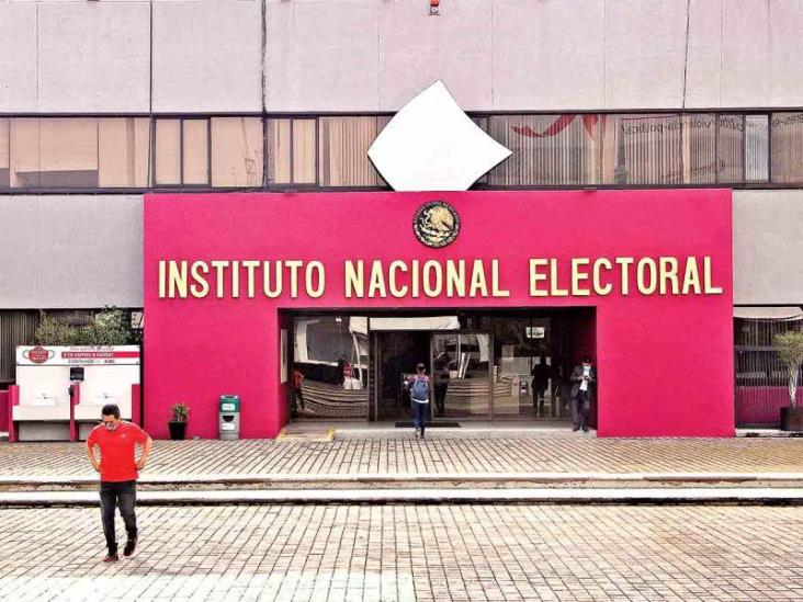 Tras dictamen, pide AMLO revisar facultades del INE y del TEPJF