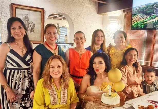 Clarita Villalobos celebra un año más de feliz existencia