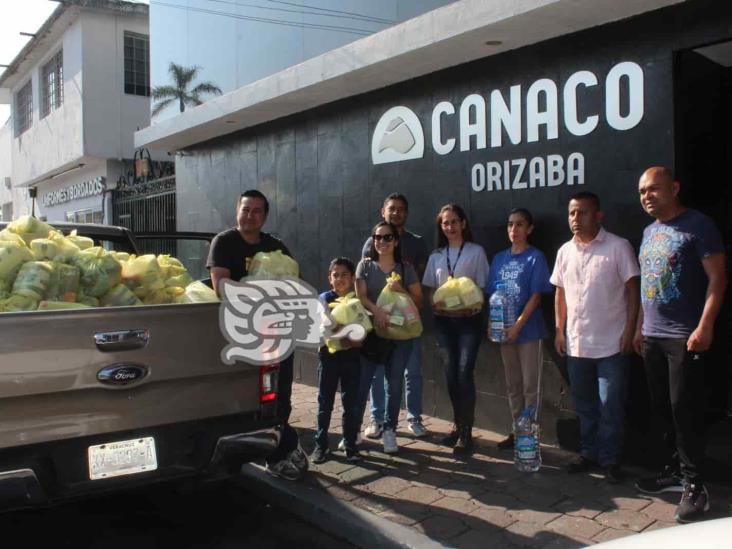 Canaco Orizaba entrega apoyos a familias afectadas por lluvias en Zongolica