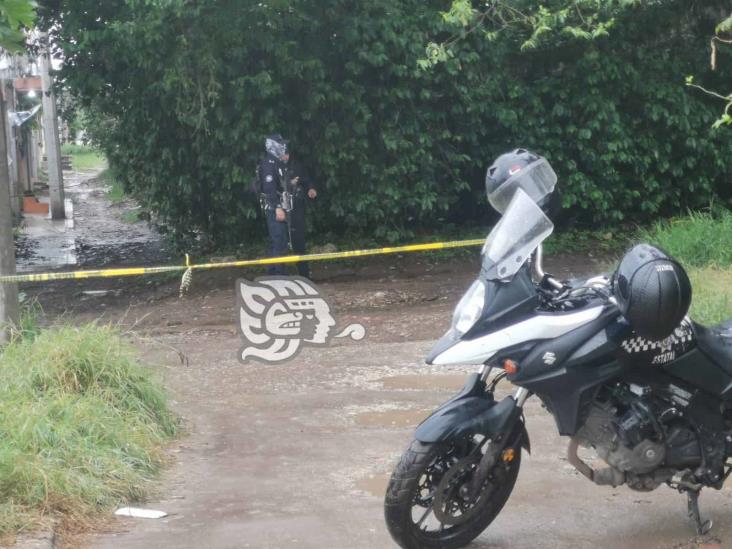 Hallan cuerpo decapitado y embolsado en Coatepec