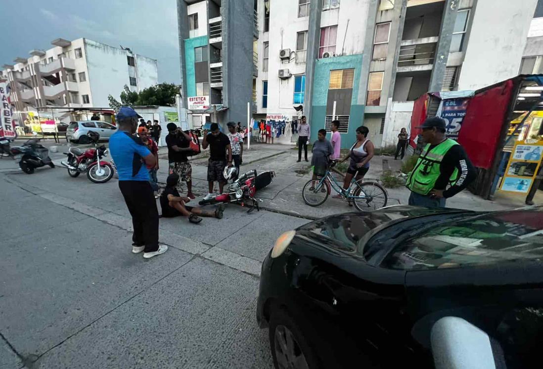 Motociclista se estrella contra auto en Lagos de Puente Moreno, en Medellín