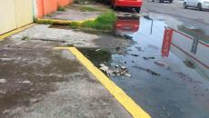 Fuga de aguas negras afecta a vecinos de Boca del Río; exigen solución a CAB