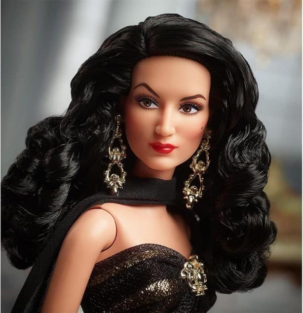 María Félix estrena Barbie de colección y es espectacular 