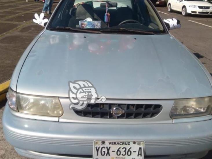 Roban auto en el estacionamiento de Plaza Museo, en Xalapa