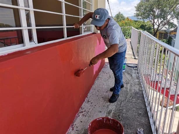 Previo a regreso a clases, dan mantenimiento al TEBAEV de Totolacatla