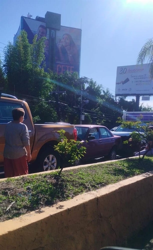 ¡Carambola! Vehículos protagonizan accidente en avenida Lázaro Cárdenas, en Xalapa