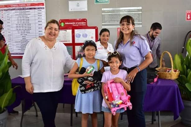 ADO obsequia mochilas y kits escolares a estudiantes de Cardel