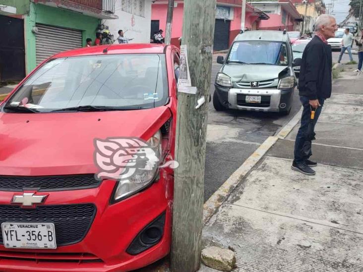 Fuerte choque en transitado crucero de Xalapa