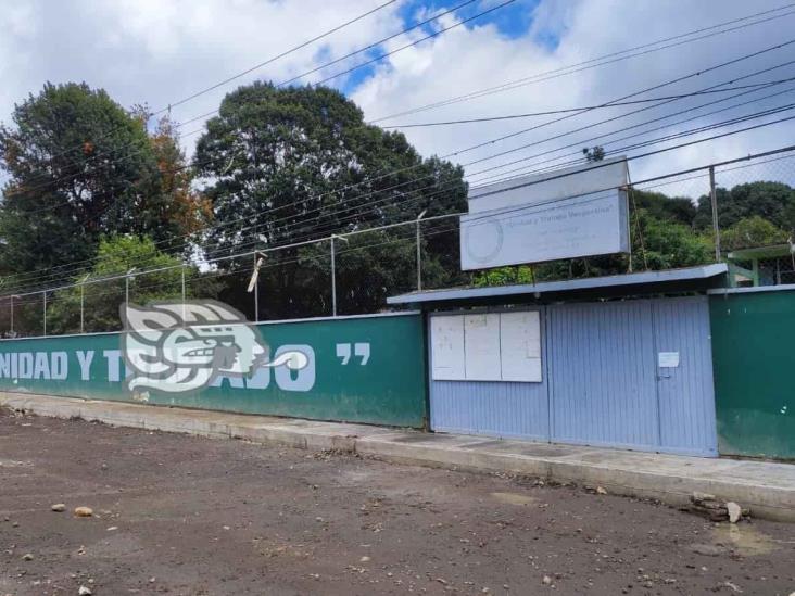 Esta escuela de Xalapa lleva 40 años sufriendo por lluvias e inundaciones